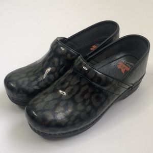 Dansko XP professional comfort clogs
